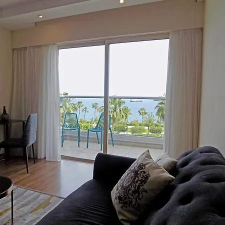 Apartman 3b Seafront Retro Apt Olympic Beach