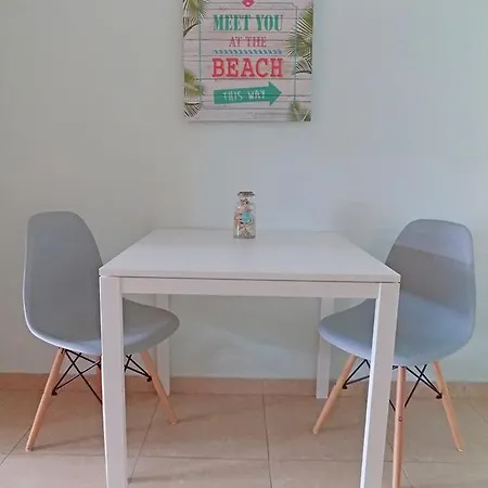 3b Seafront Retro Apt Olympic Beach *