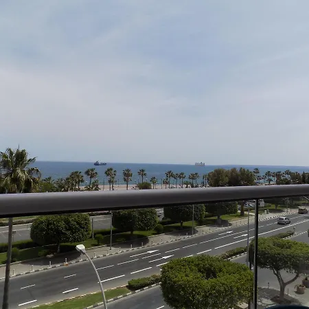 3b Seafront Retro Apt Olympic Beach Apartman Limassol