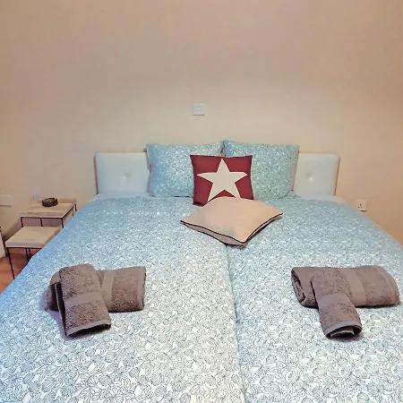 3b Seafront Retro Apt Olympic Beach Limasol