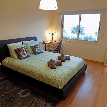 Apartman 3b Seafront Retro Apt Olympic Beach